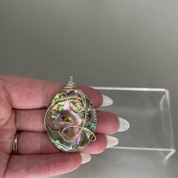 Wire Wrap Natural Abalone Shell Round Pendant Bead Pearl Swirl Cream - Picture 1 of 4